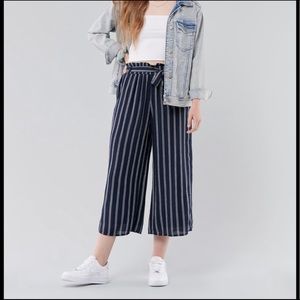 Hollister Navy Ultra High Rise Wide Leg Capris 🦋